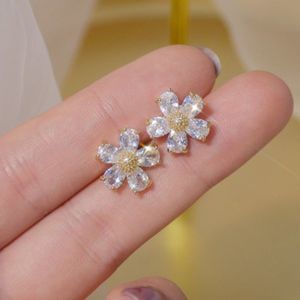 "Daisy" Flower Silver Needle Stud Zircon Earrings - Beautiful Luxury Earrings